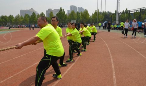 沧州市气象局参加全市第四届百队千人拔河比赛...